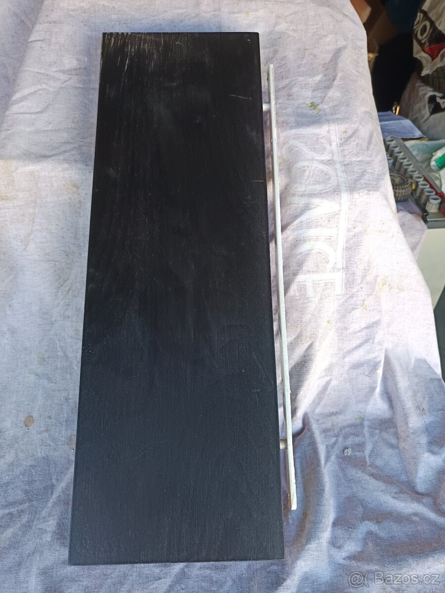 Police na zeď plovoucí - 2