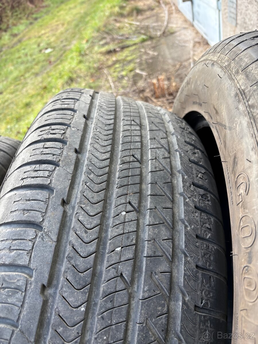 Goodyear 255/55 R19 - 2