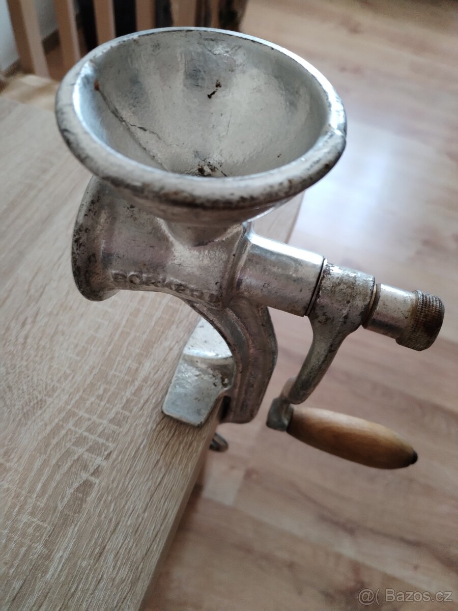 Mlýnek na mák Porkert. - 2