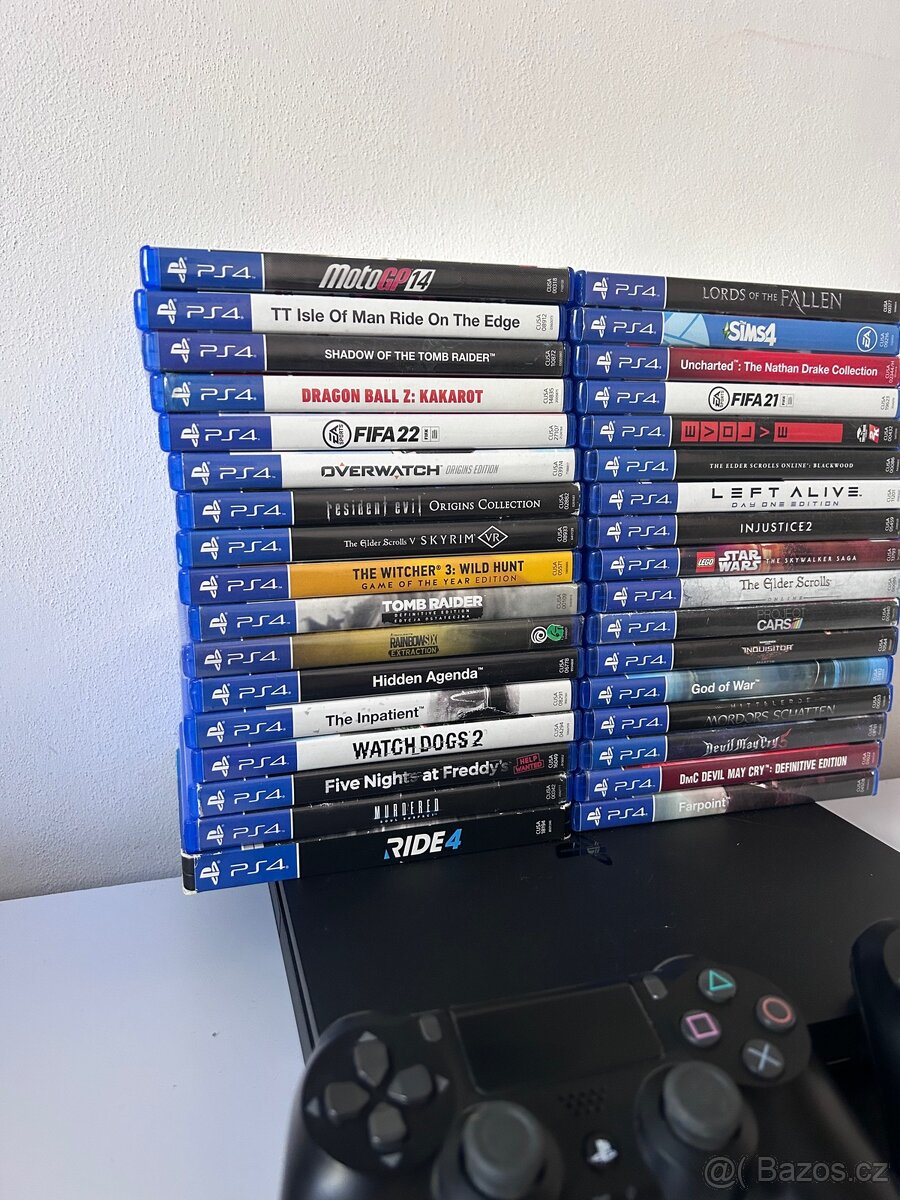 PlayStation 4 + 2 Ovladače + Hry - 2