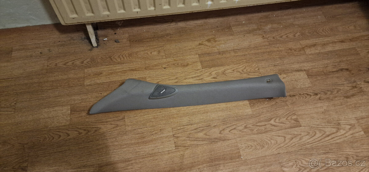 Obložení A sloupku - Cadillac SRX - 2