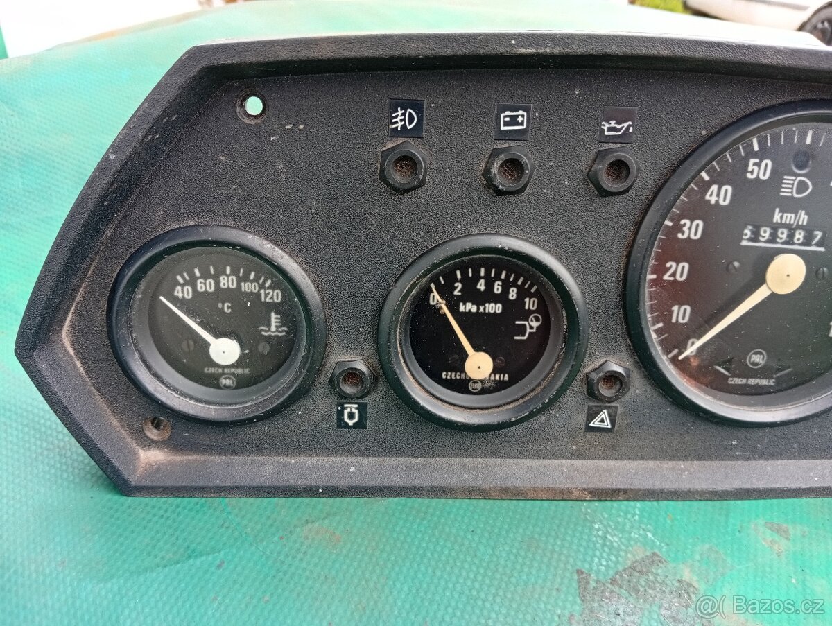 Avia a 30 přístrojová deska - 2
