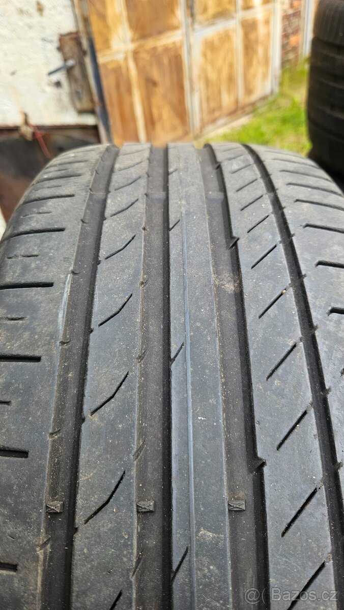 225/45R19 - 2