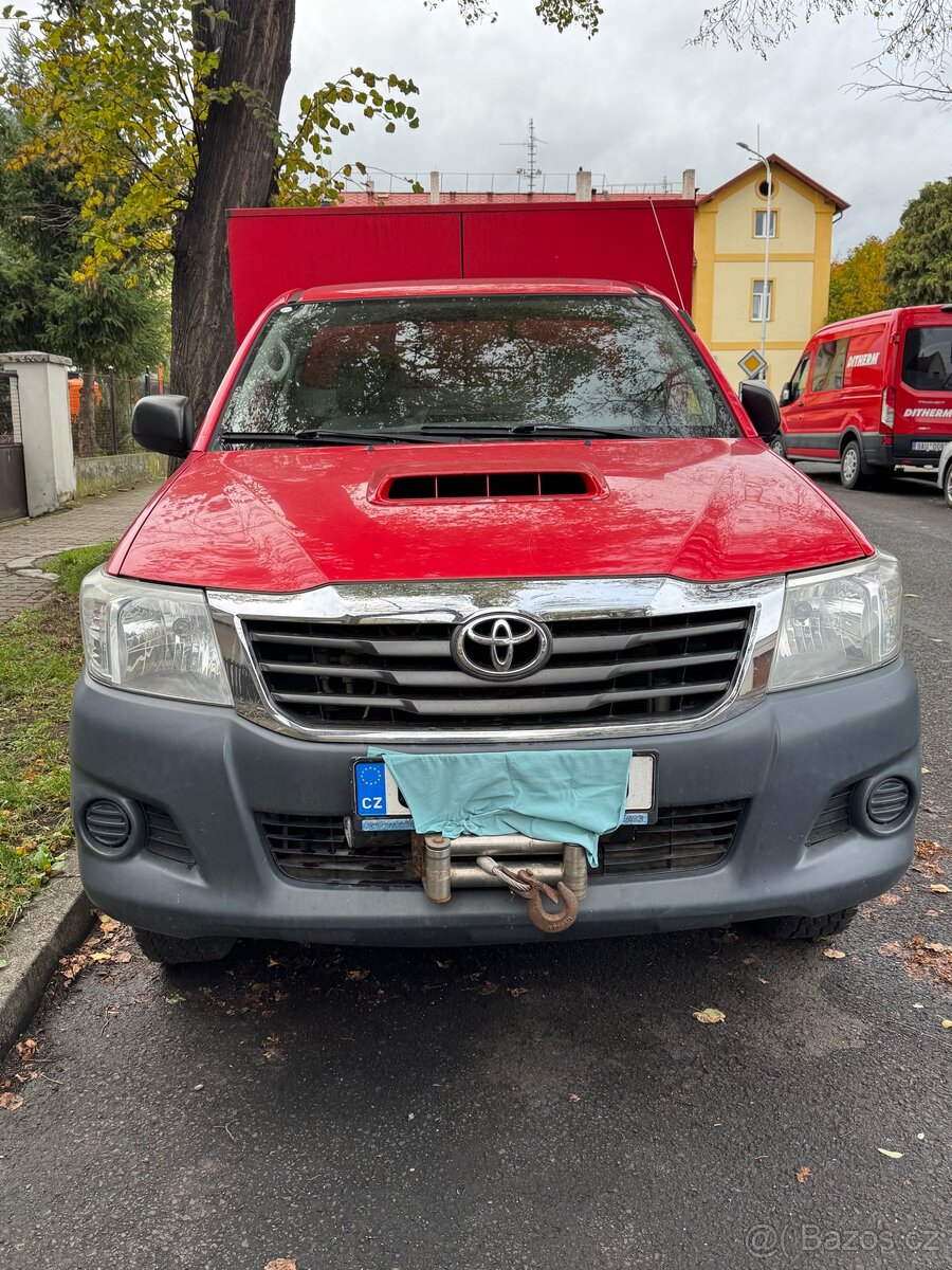 Toyota Hilux 2,5 tdi 106kw 2012 Top Stav
