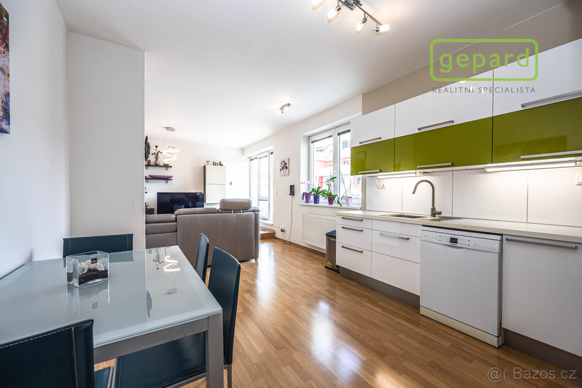 Prostorný a moderní byt 3+kk( 80 m2) s velkou terasou (36 m2 - 2