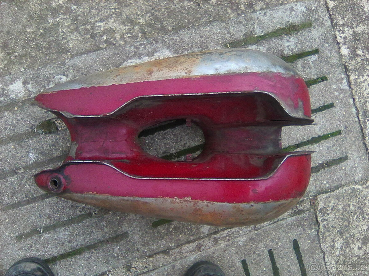 Jawa 250 Pérák František Janeček - ND:nádrž,kryty motoru.... - 2