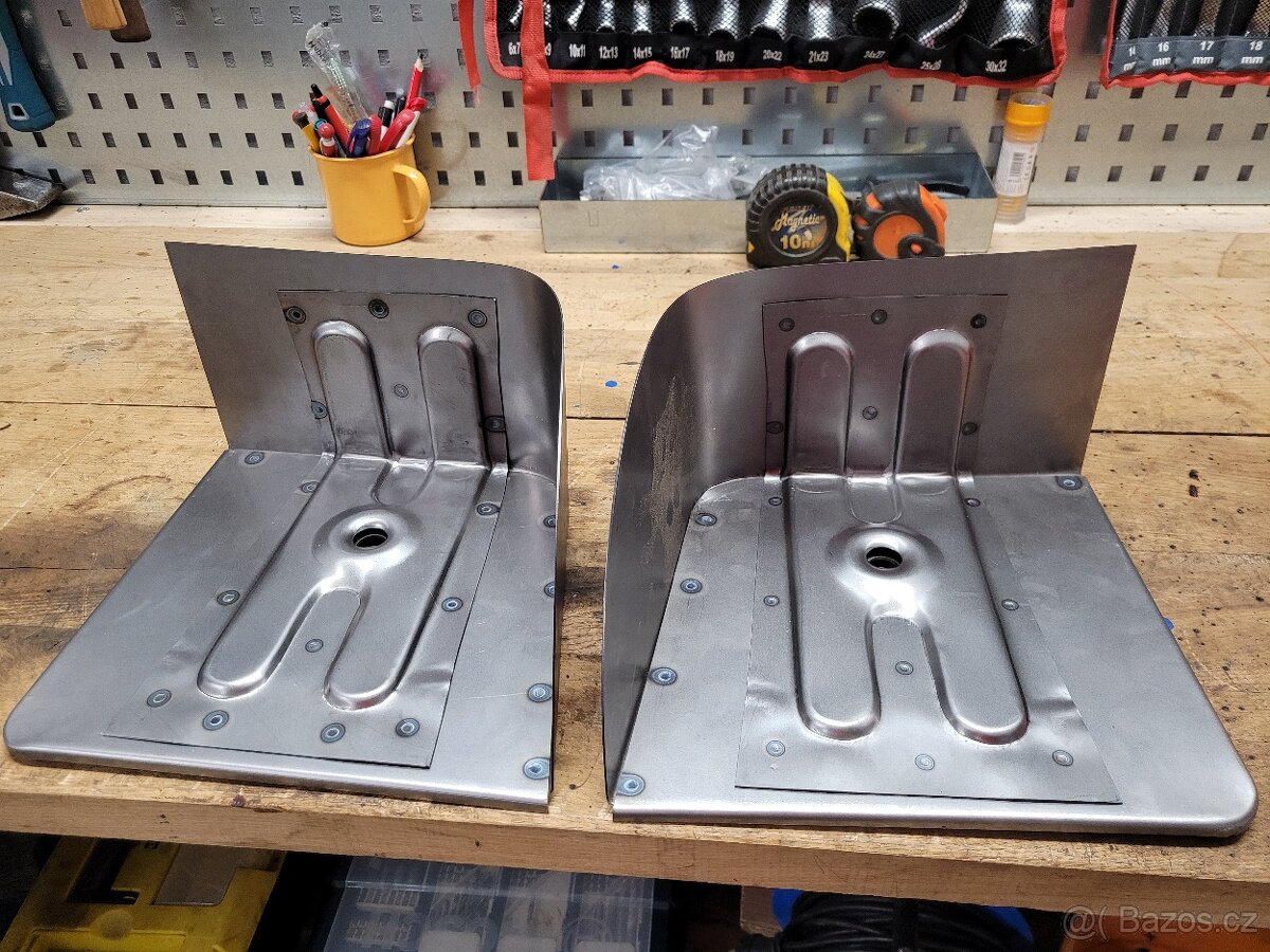 Praga v3s roh blatníku - 2