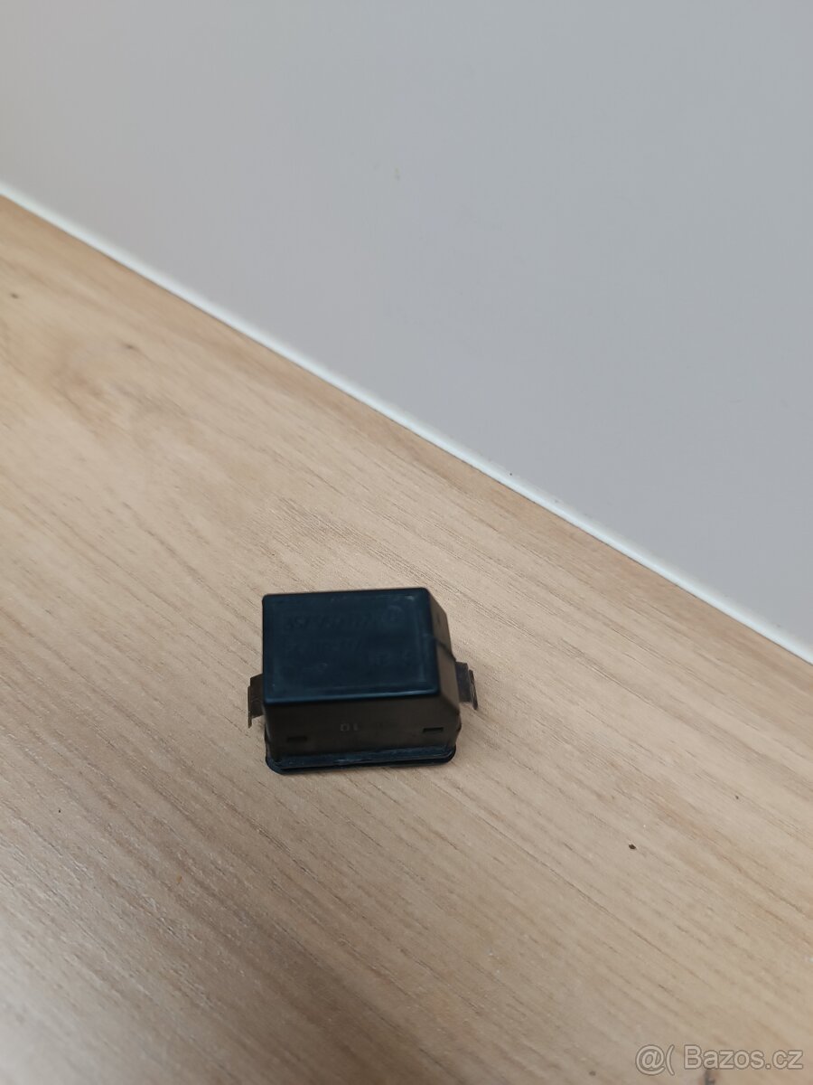 SPÍNAČ STŘEŠNÍHO OKNA 357 959 855 B OEM: 357 959 855 B - 2