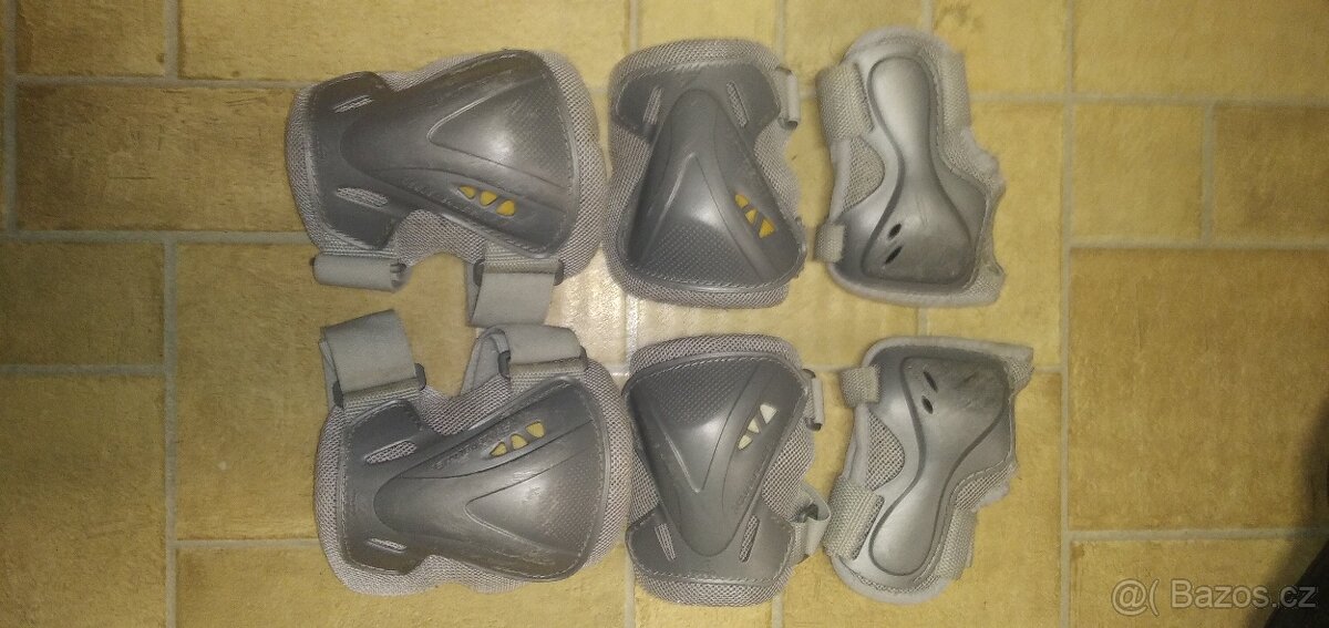 Šedé chrániče - 2