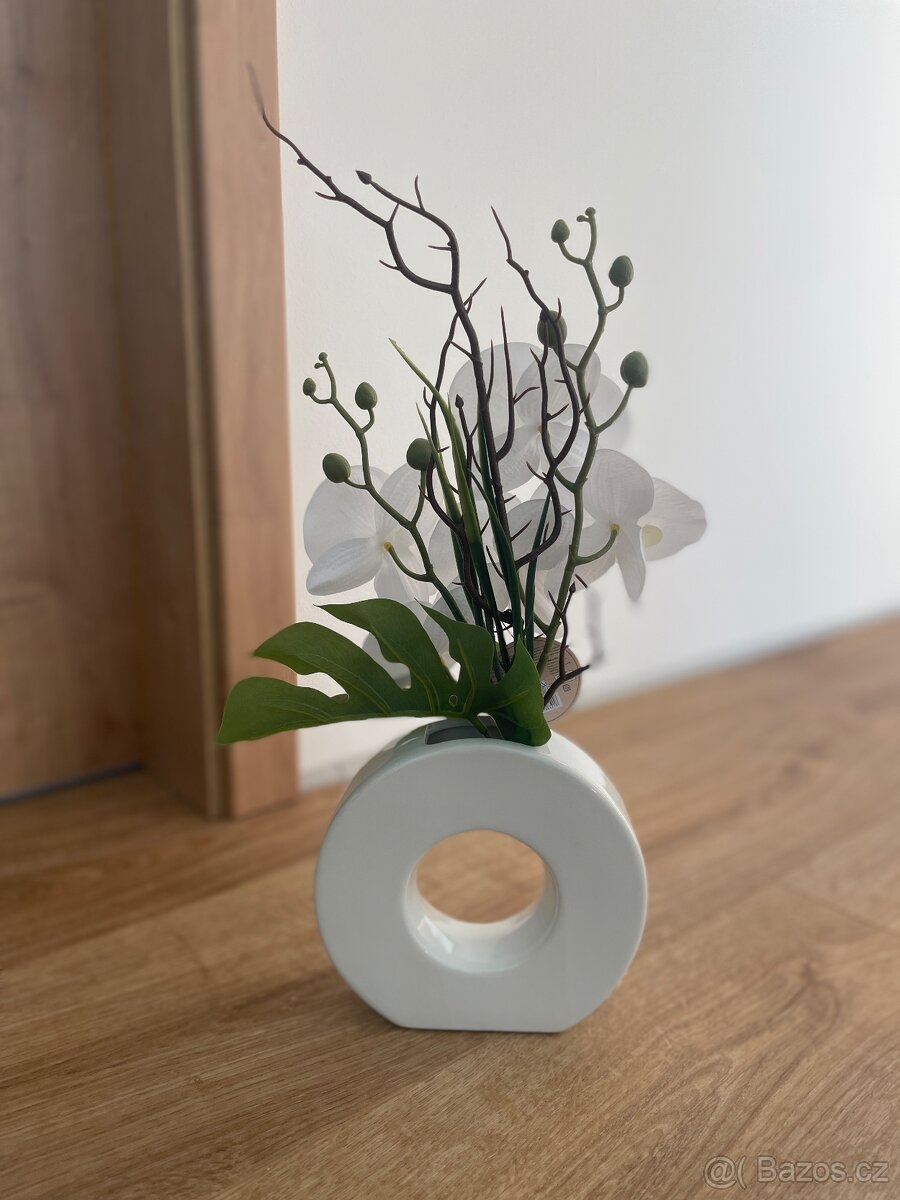 Umělá orchidej ve váze - 2