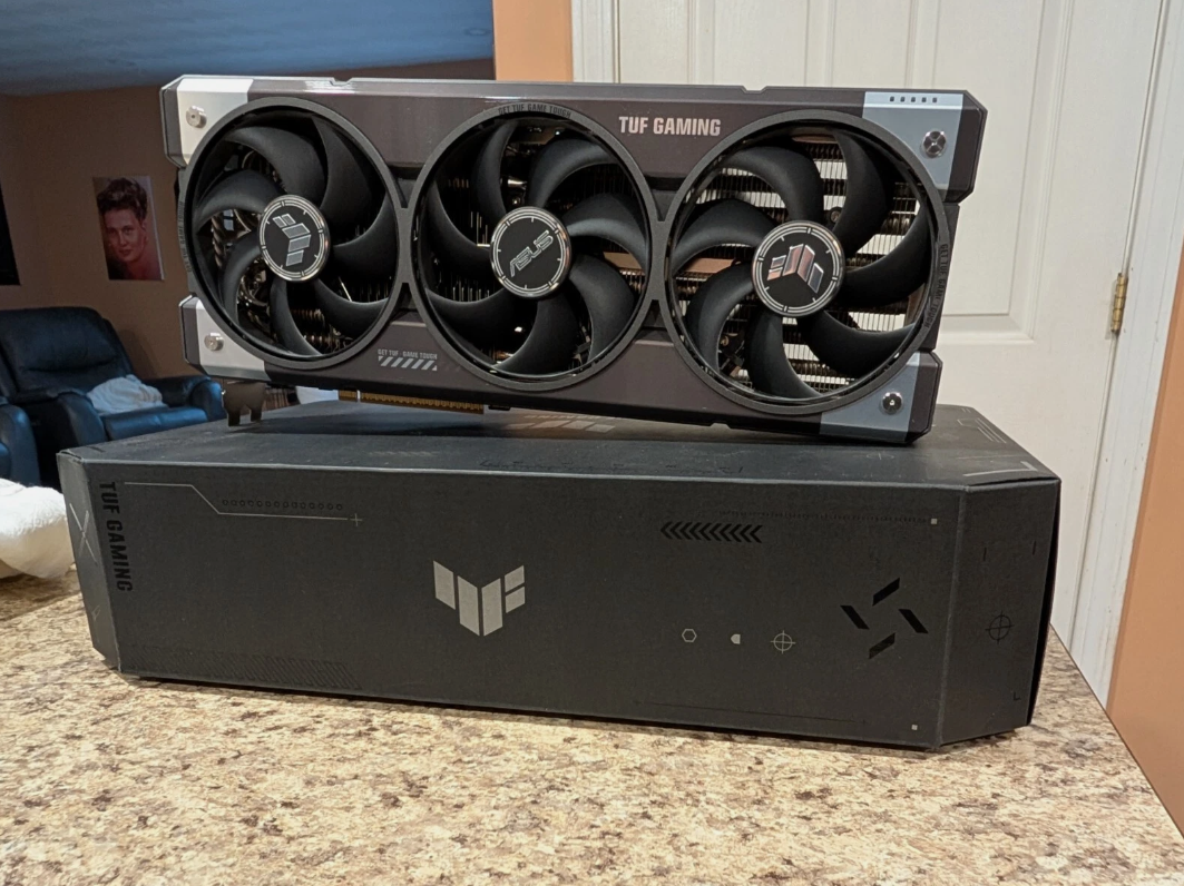 ASUS TUF Gaming GeForce RTX 5080 16GB GDDR7 OC Edition - 2