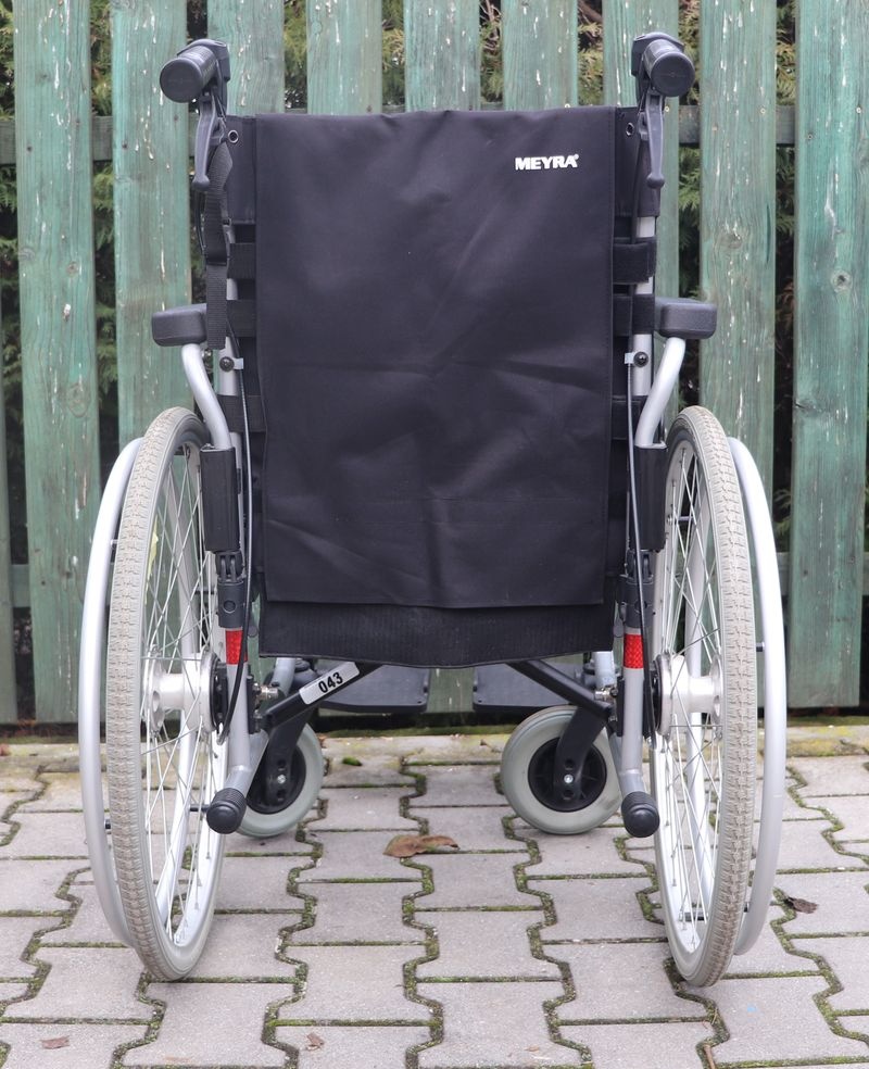 079-Mechanický invalidní vozík Meyra. - 2