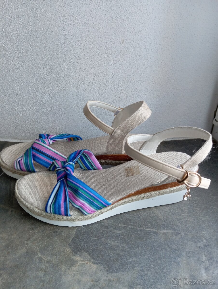 Dámské sandále na klínku 41 - 2