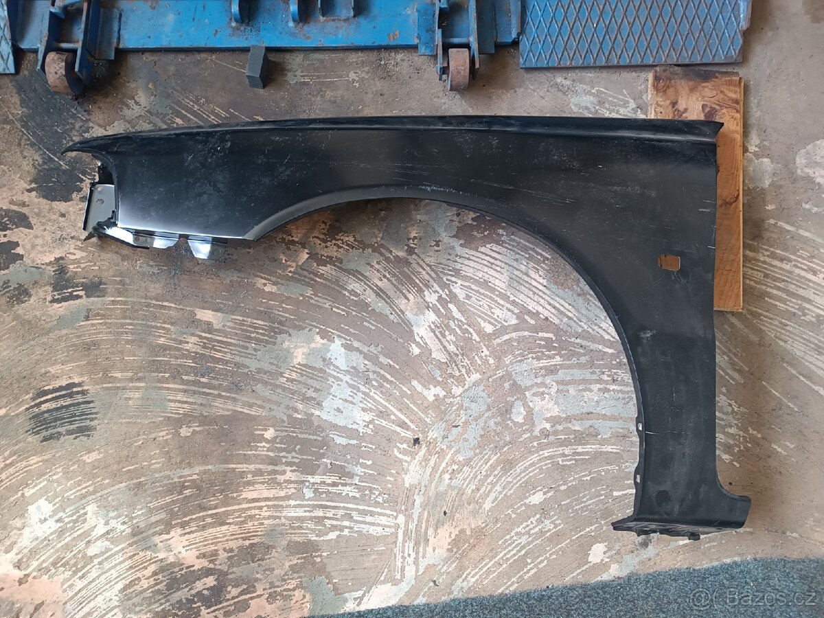 Blatník Volvo V40 a S40 do r.v.2000 - 2