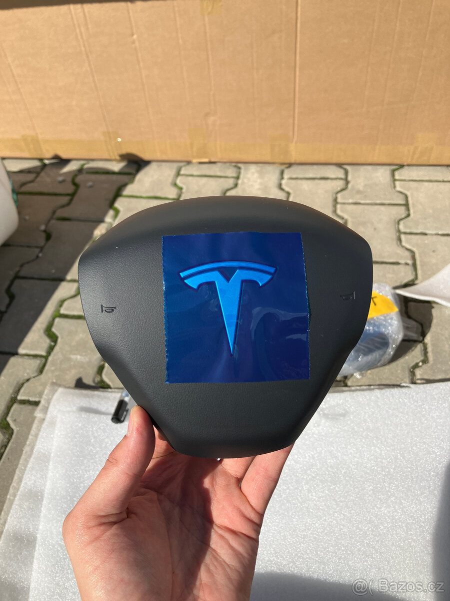 Tesla Model Y airbag volantu ridice - 2