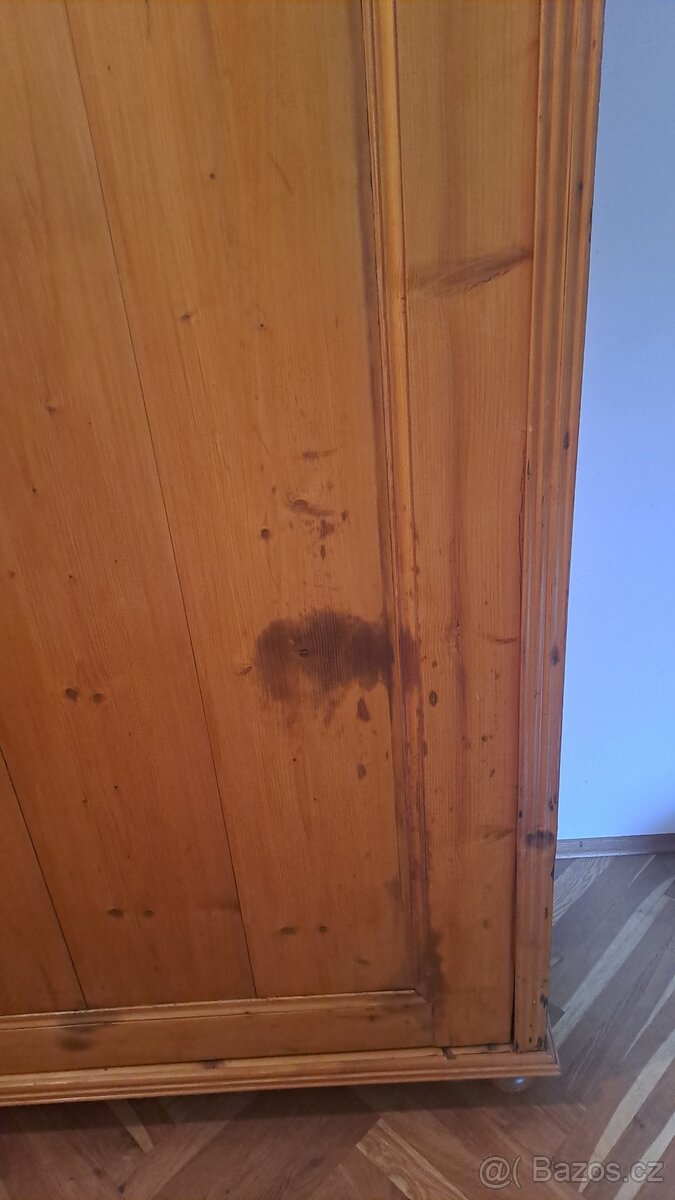 Starožitná skříň - 2