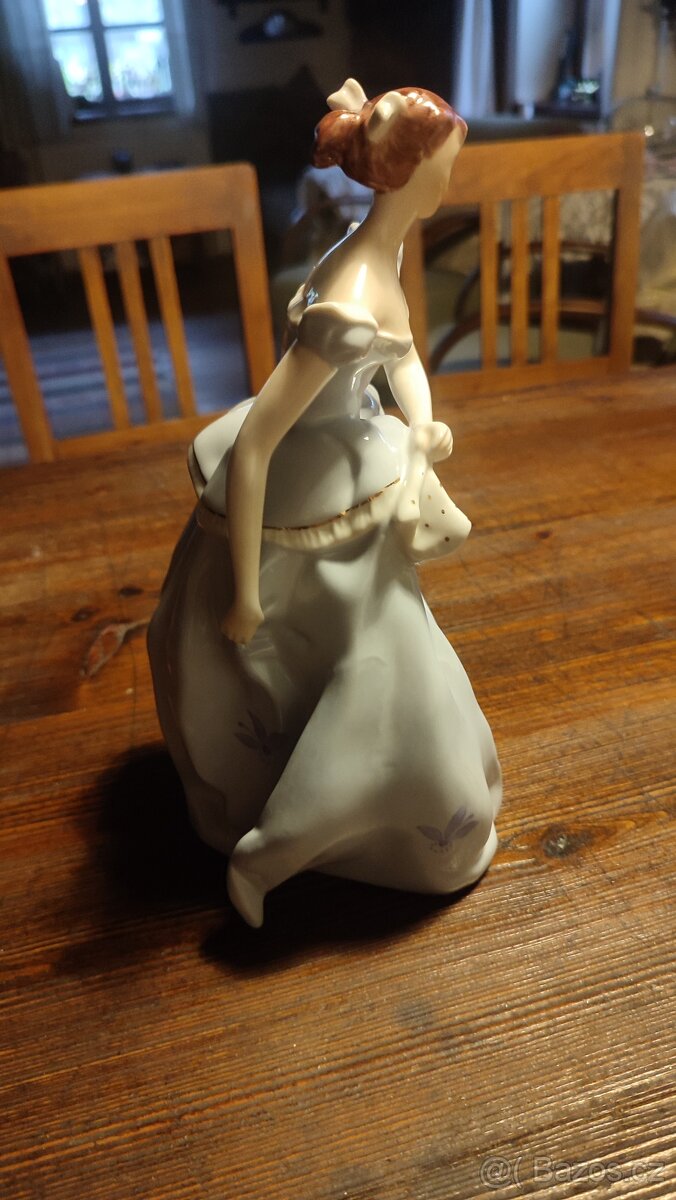 Figurka Royal Dux porcelán. - 2