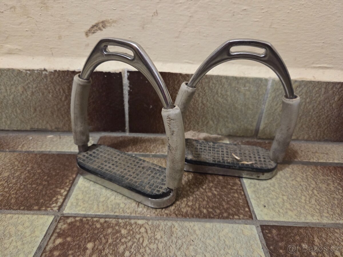 Kloubové třmeny - 2