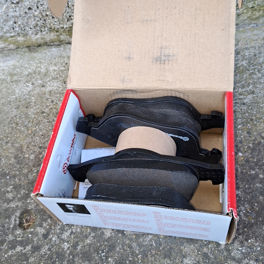 Sada brzdových destiček BREMBO P 68 032 - 2