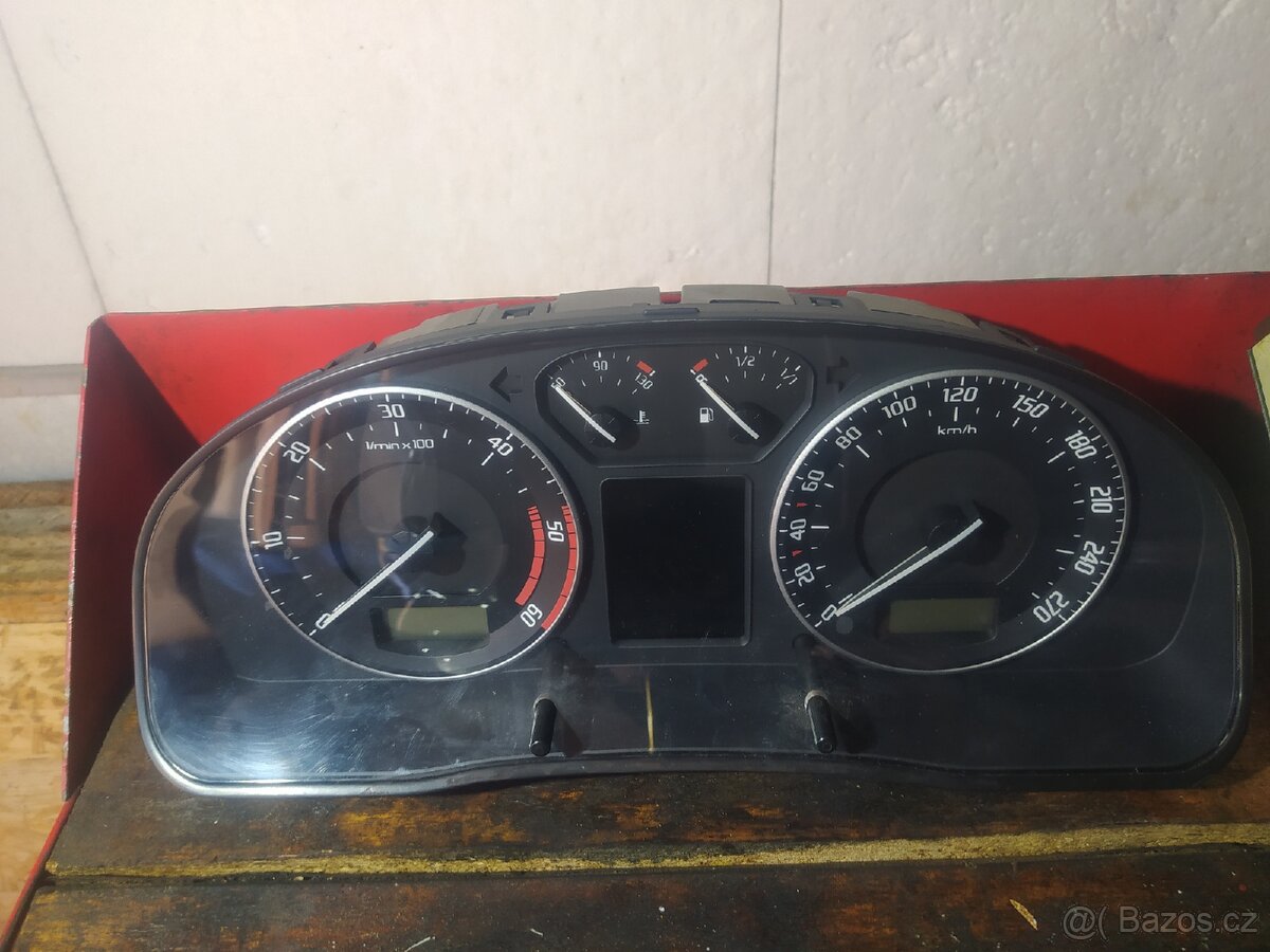 Superb 1 - budíky maxidot - 2