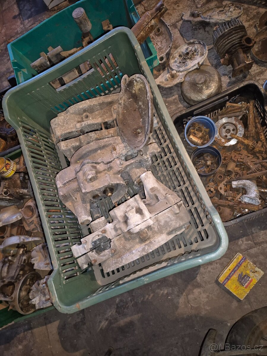 jawa robot rozebrané motory - 2