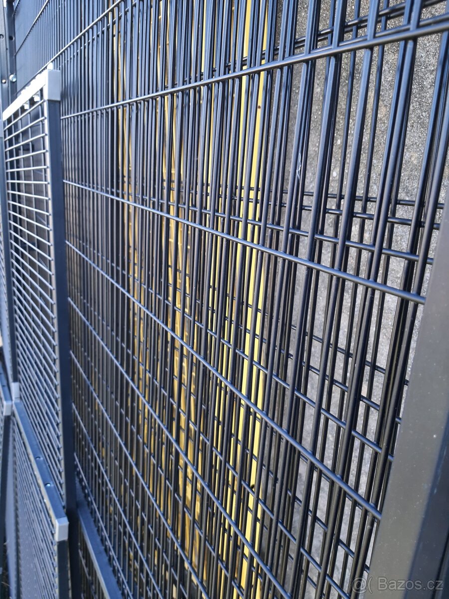 Drátěné panely Troax + sloupky, vrata - 2