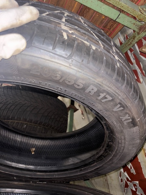 Pneu 205/55 R17 - 2
