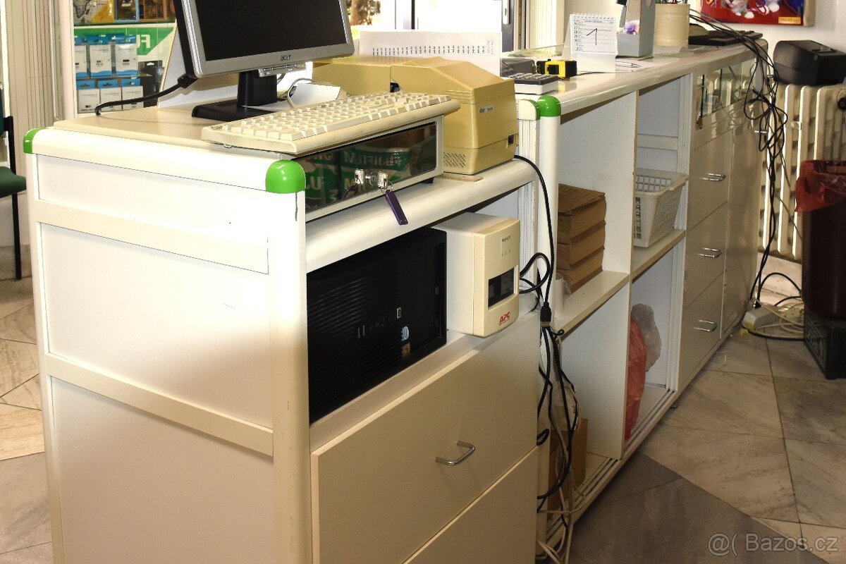 Vitríny, pulty, skřínky, pracovní stoly - 2