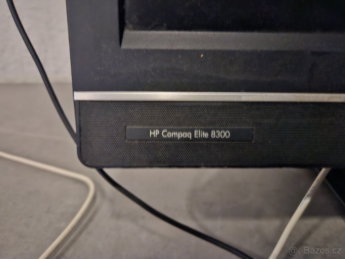 HP Compaq Elite 8300 All In One PC - 2