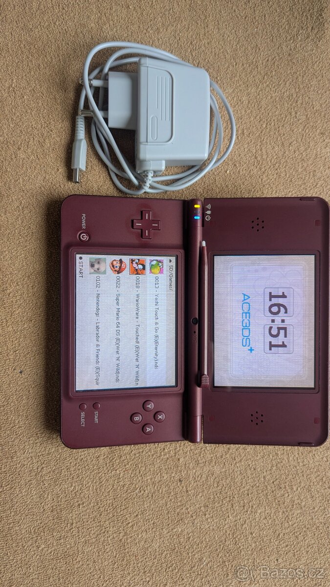 Nintendo DSi XL - 2