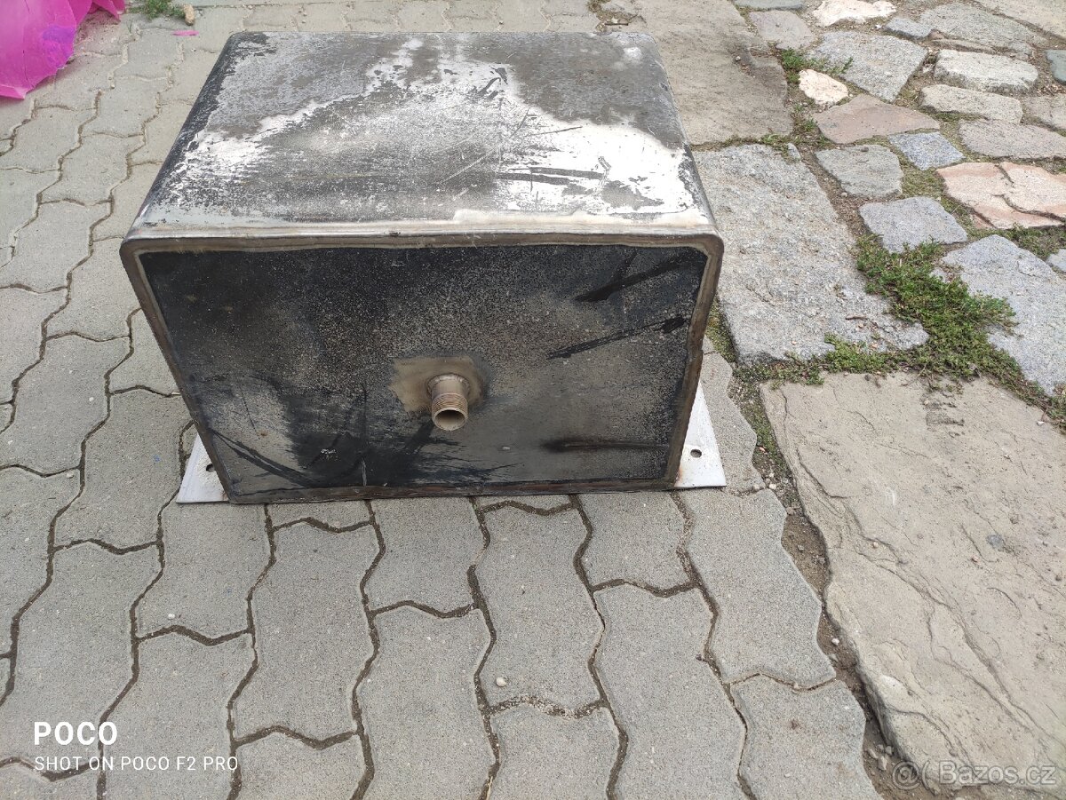 Nerezový zásobník - 2