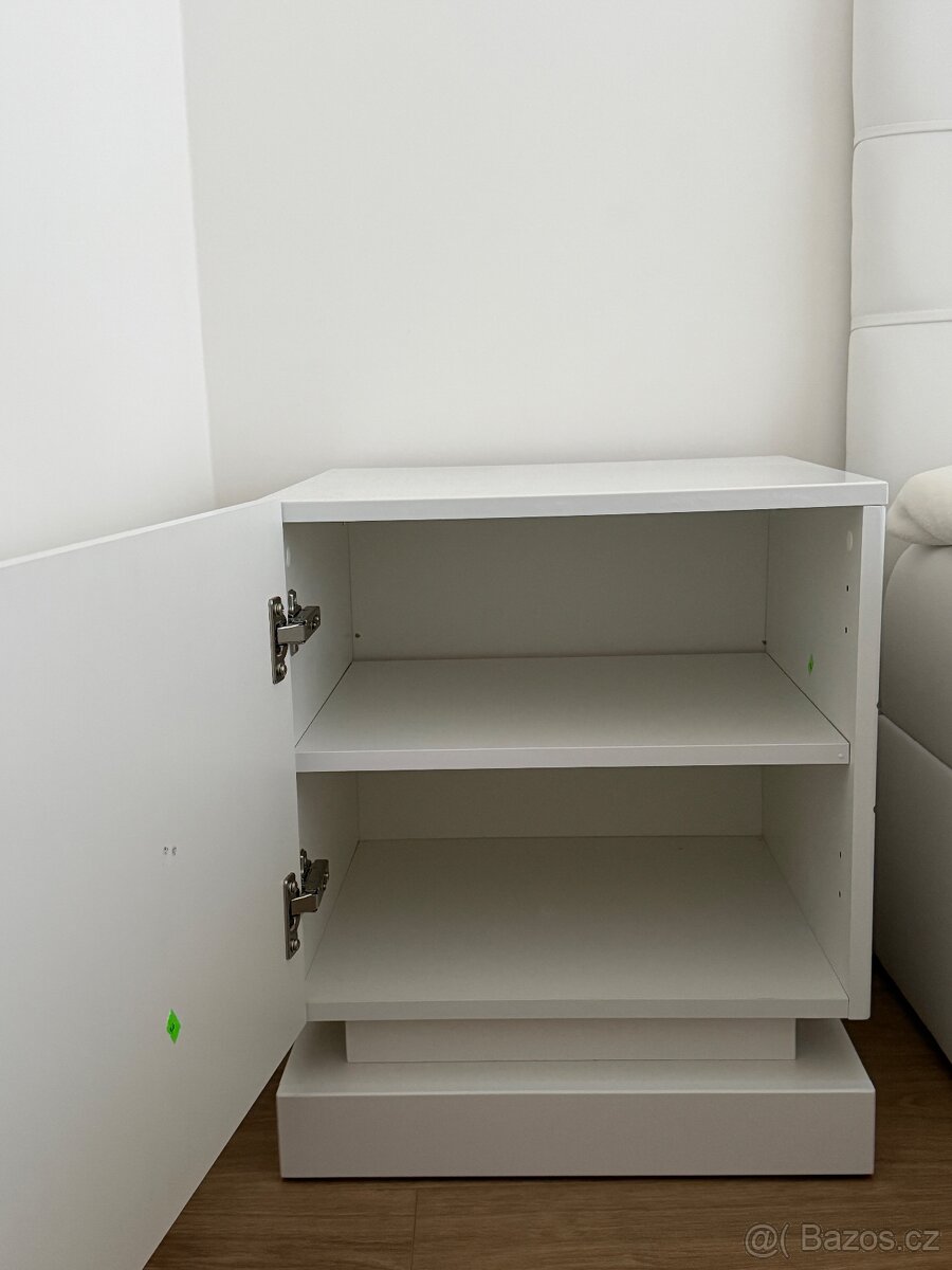 2x noční stolek: Veneti - 2