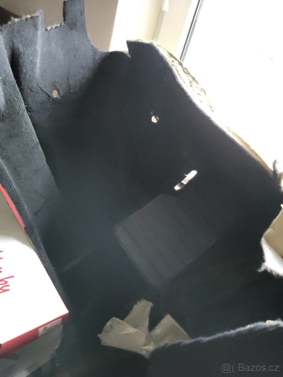 BMW E36 sedan cerny koberec - 2