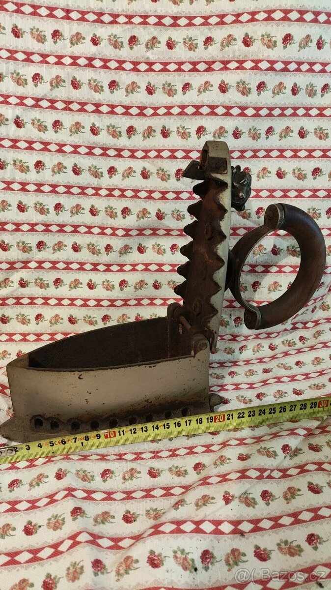 Žehlička na uhlí - 2