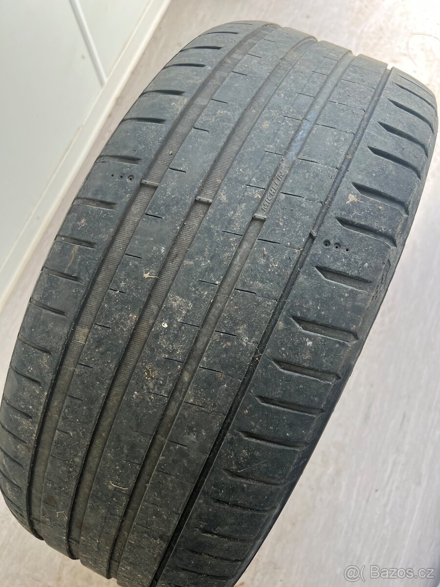 Michelin 245/45 R19 - 2