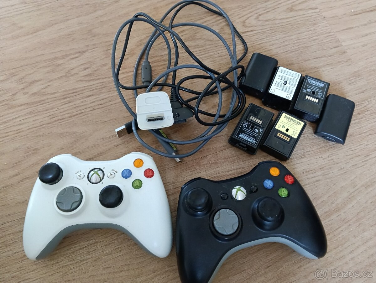 Xbox 360 s příslušenstvím - 2