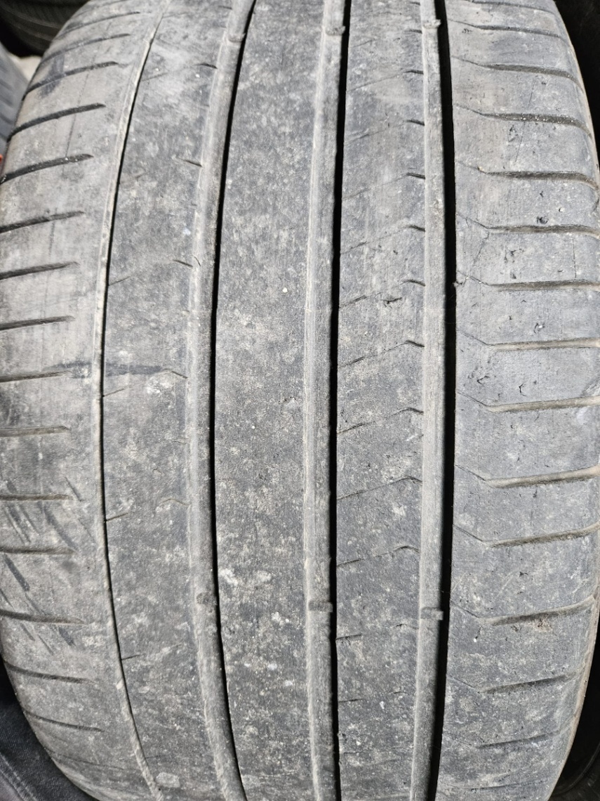 295/30R20 - 2