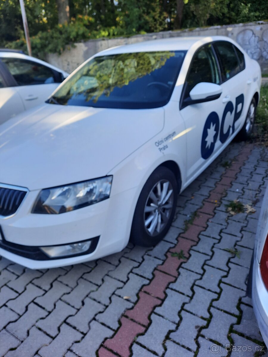 Škoda Octavia 3 1.6tdi modrá bila - 2