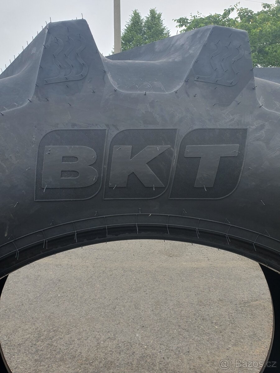 Pneu BKT 650 / 65 R42 - 2