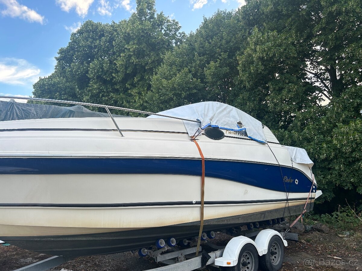 Prodám kajutovou loď Rinker 242 Fiesta vee - 2