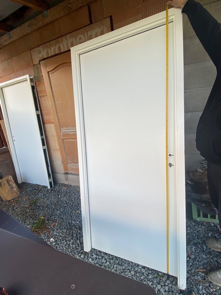Masivní dveře + ocelová zárubeň - 2
