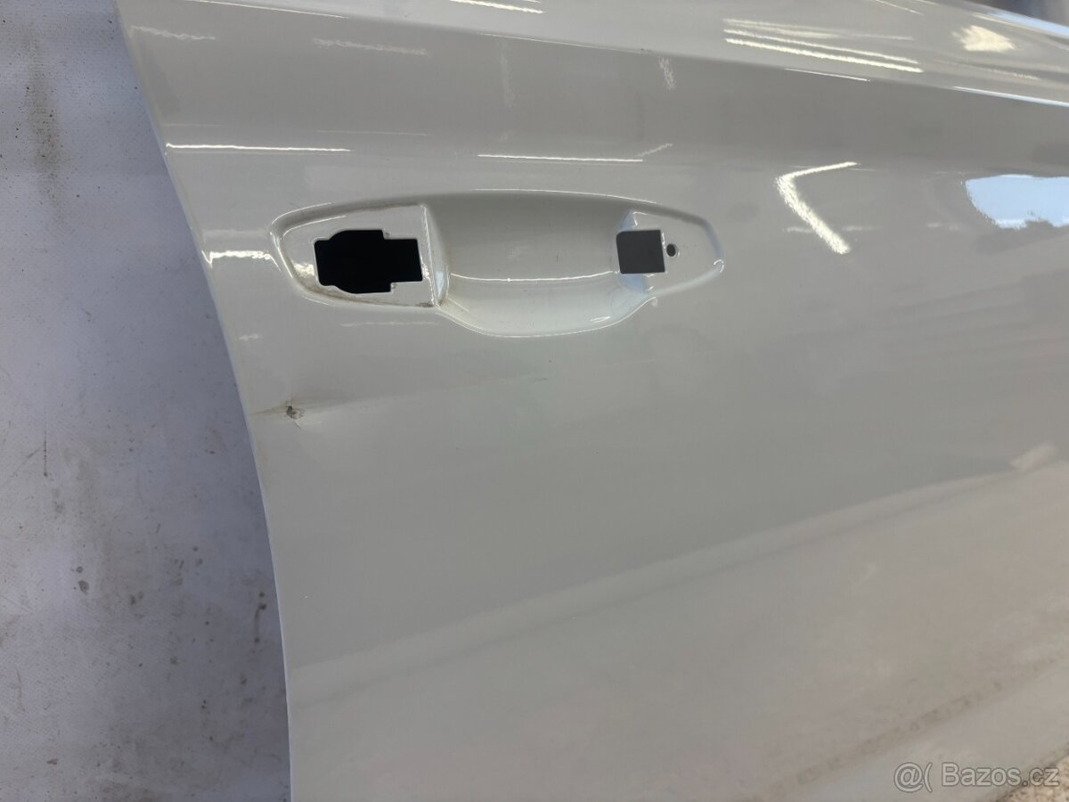 Přední pravé dveře Škoda Scala bílá - 2