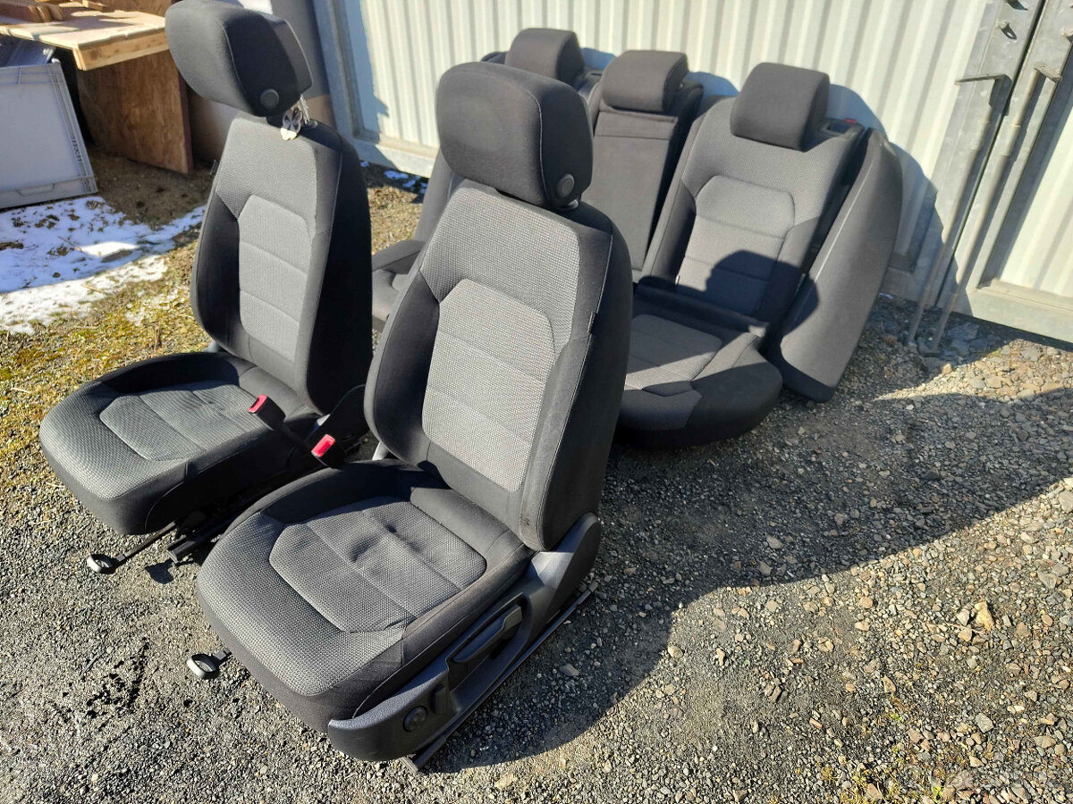 Sedačky Passat B7 - sedan - 2