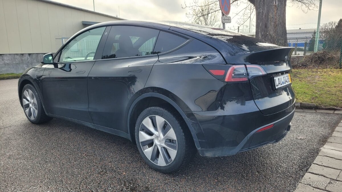 Tesla Y Long Range AWD - 2