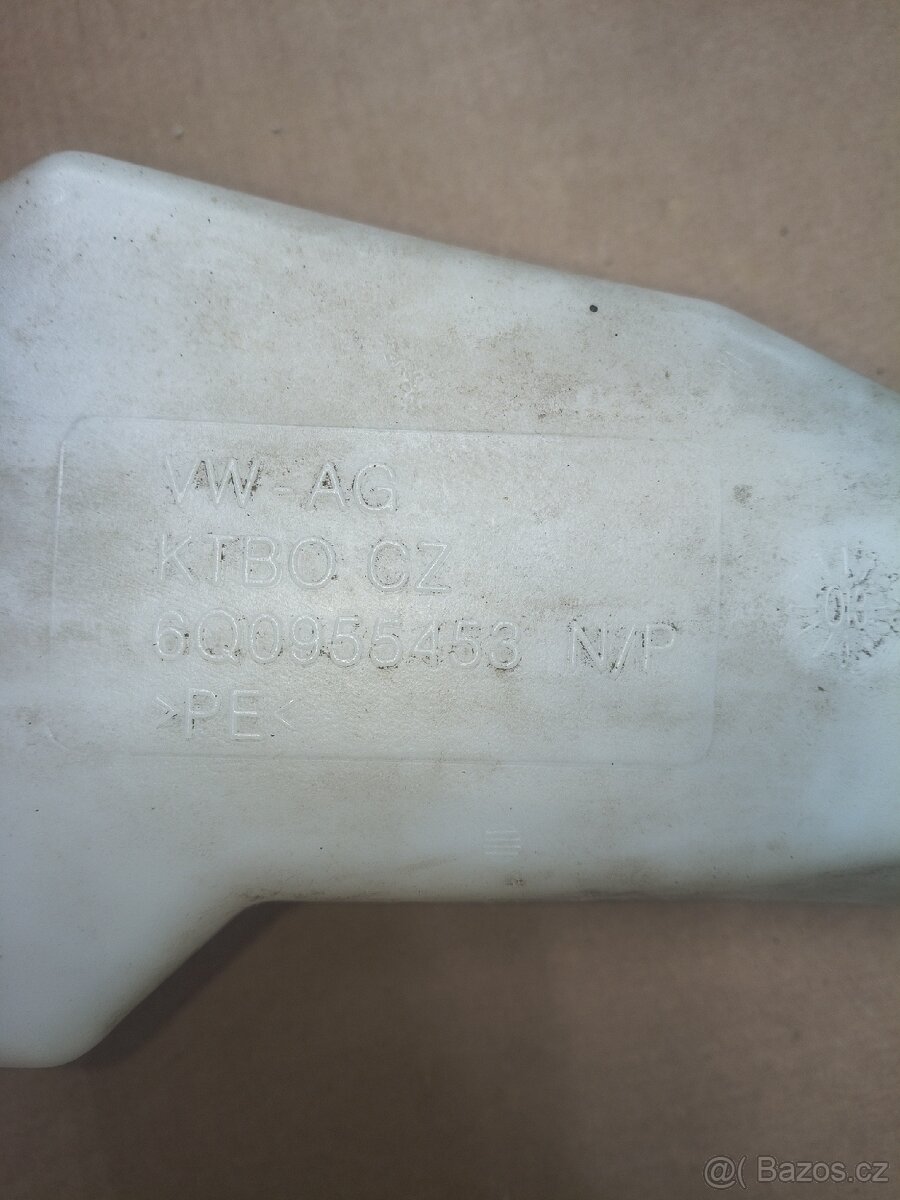 Nádobka ostřikovačů - 2