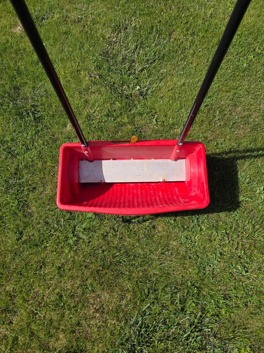 Wolf Garden sypací vozík WE330 - 2