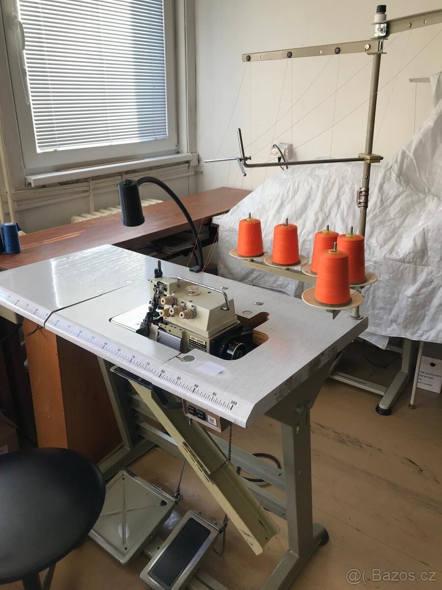 Prodám průmyslový 5 nitný overlock - 2