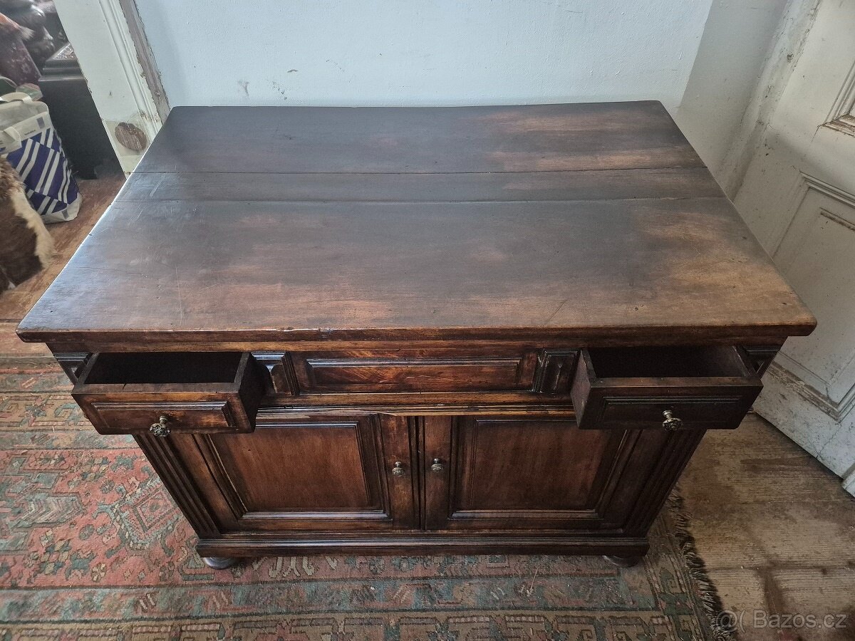 Starožitná masivní komoda - 2