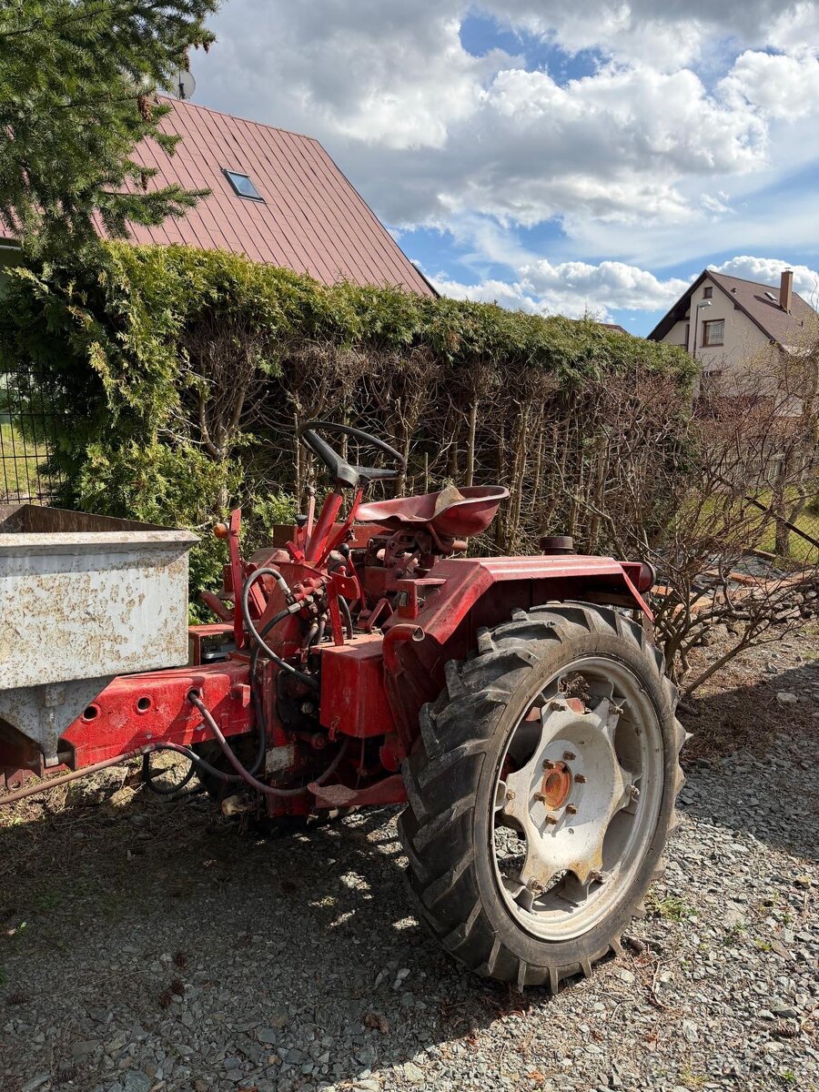 Traktor RS-09 GT124 - 2