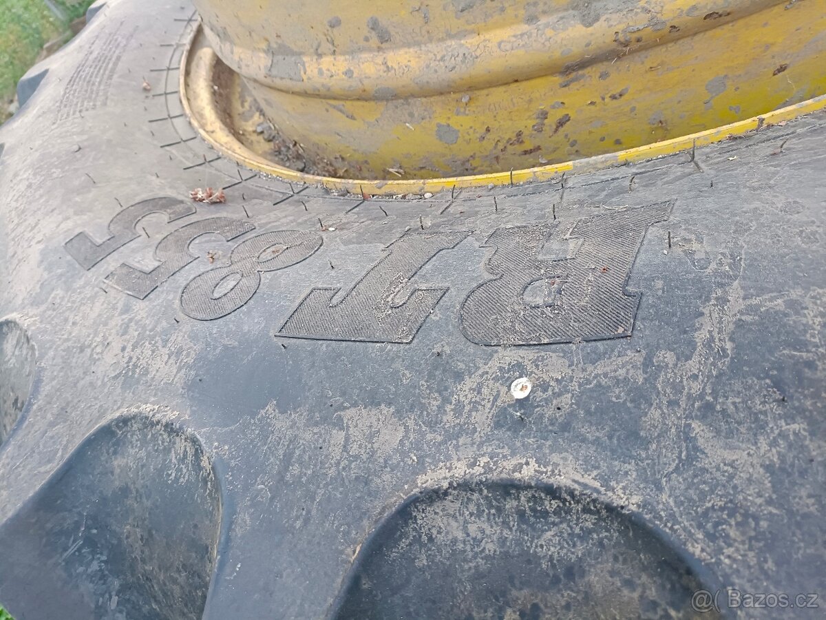 Dvoumontáže na traktor John Deere 8 - 2
